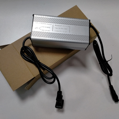 Ladegerät für Q06Plus Elektroroller