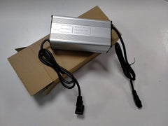 Ladegerät für Q06Plus Elektroroller