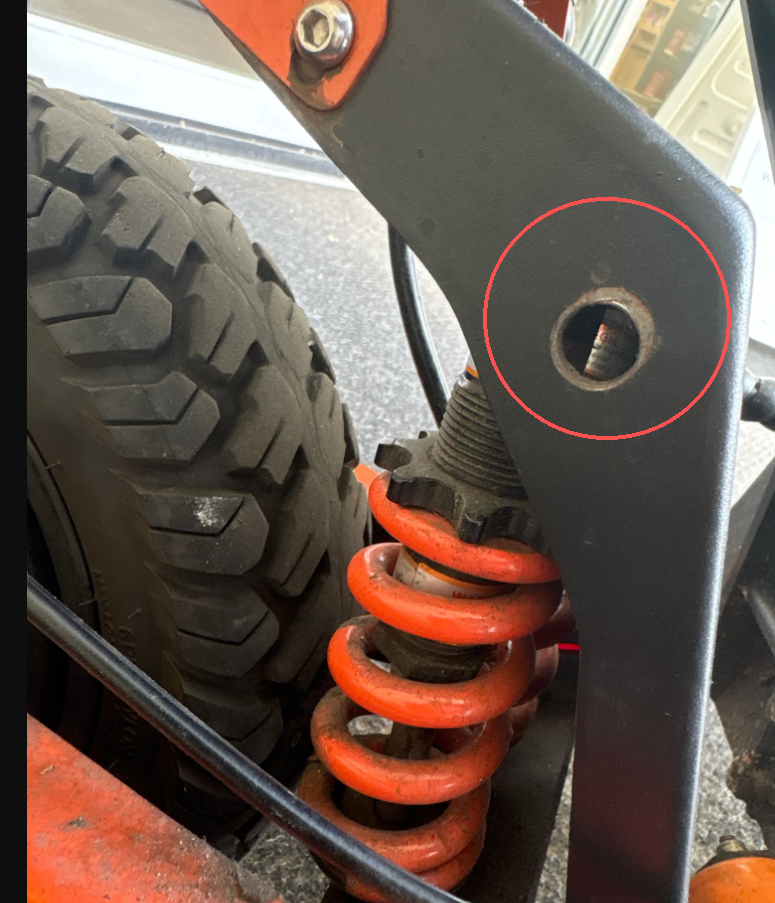 Front suspension axle + spacer for the GT08 scooter.